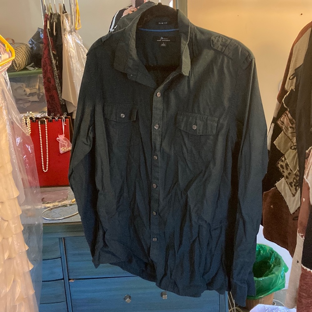 Men’s green button down long sleeve shirt with pockets